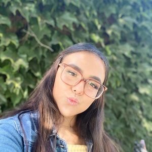 Meet your Posher, Yesenia